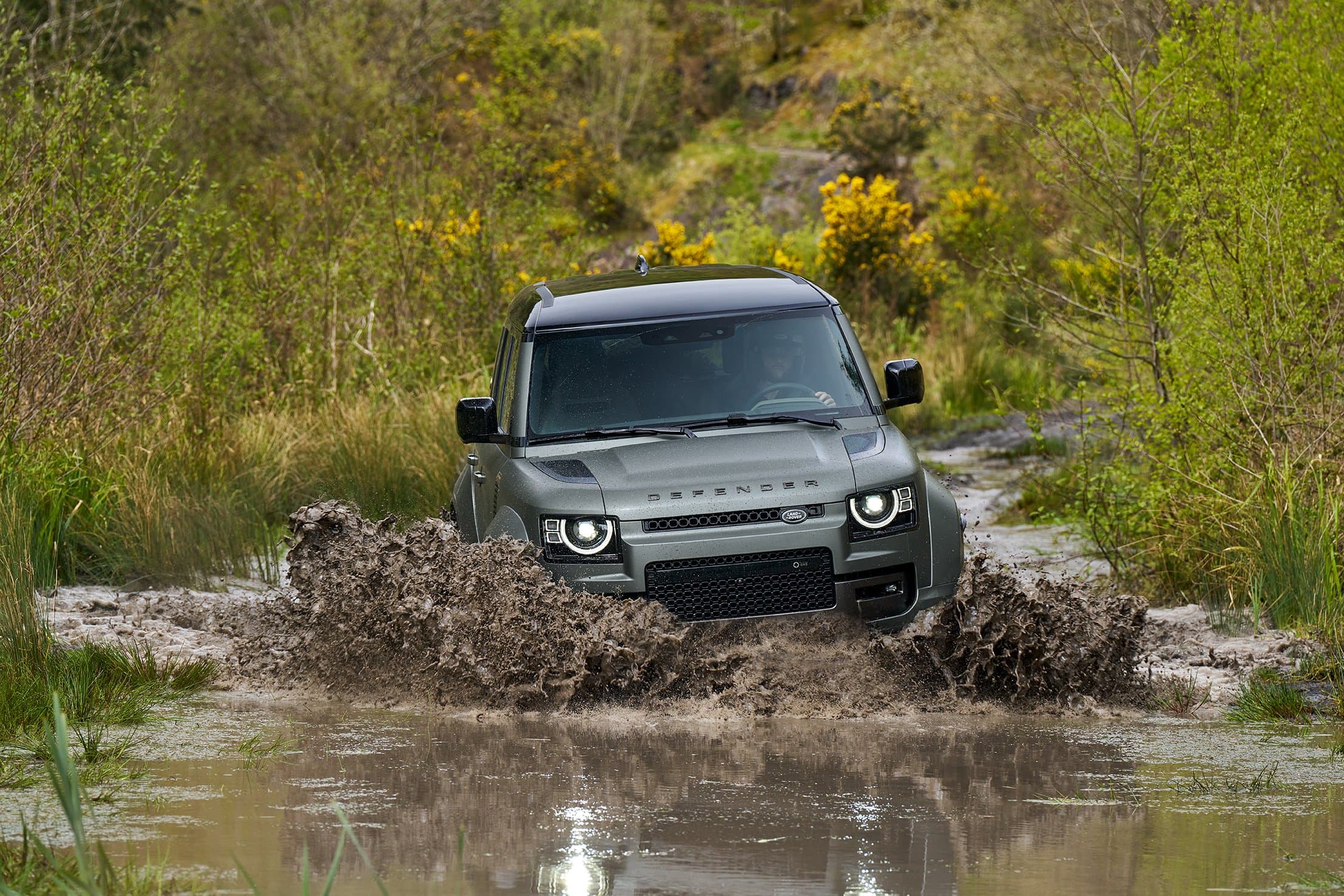 2023 Land Rover Defender 110 X — photo 1